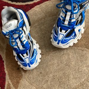 Balenciagas track 2